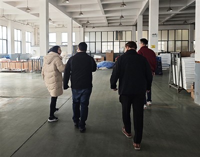 Kanadai vállalkozó látogatja a MIGO GLASS céget integrált építési üveg- és ab...