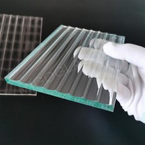 Átlátszó és alacsony vastartalmú Moru mintás üveg