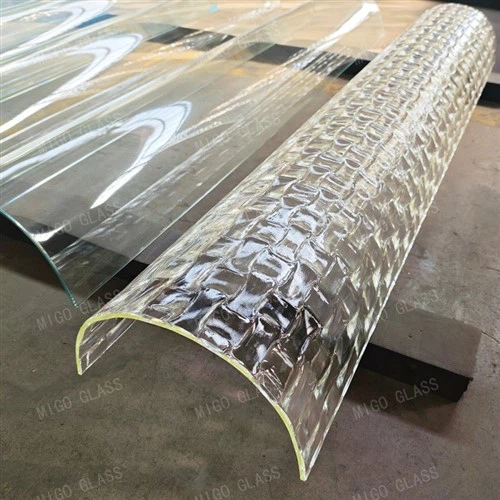 Ívelt mintás üveg