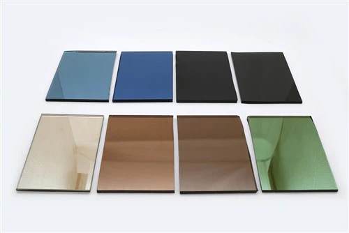 Színezett és fényvisszaverő üveg